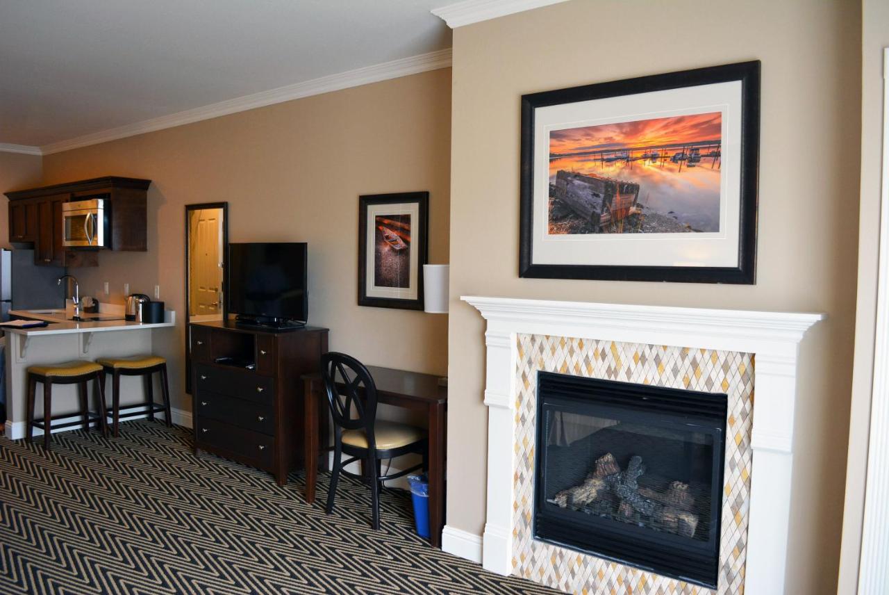 Grand Suite with King Bed at Majestic Inn & Spa