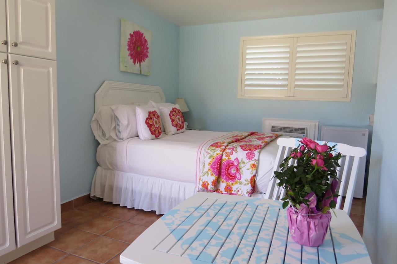 Queen Room with Kitchenette at Leucadia Beach Inn