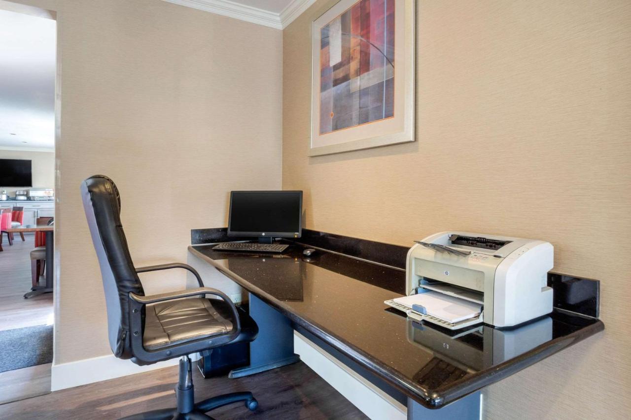 | Comfort Inn Castro Valley