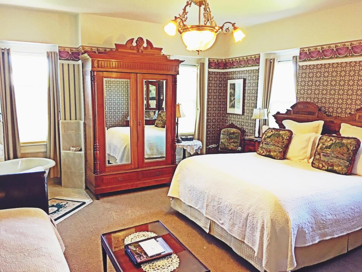 | Churchill Manor