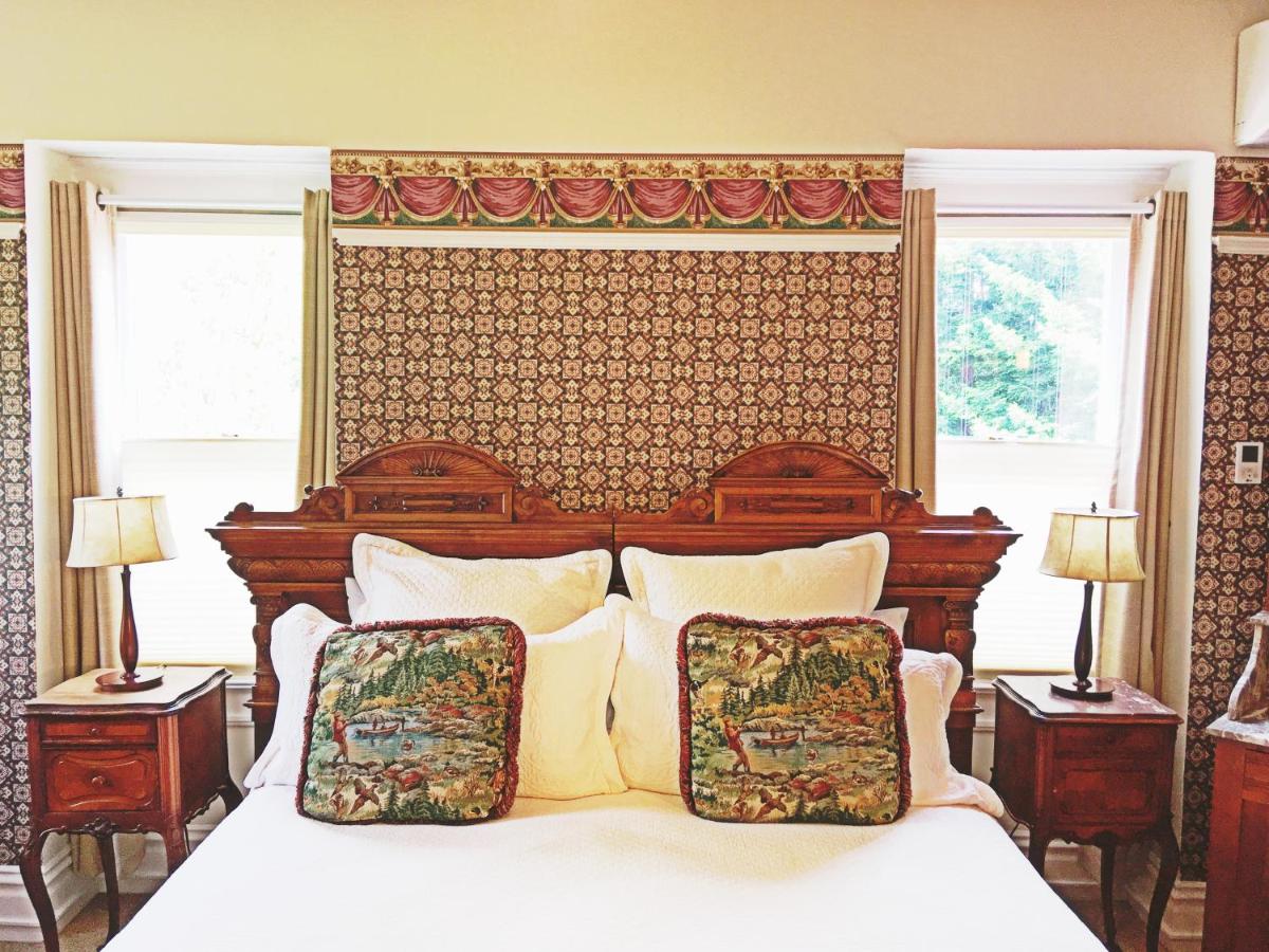 | Churchill Manor