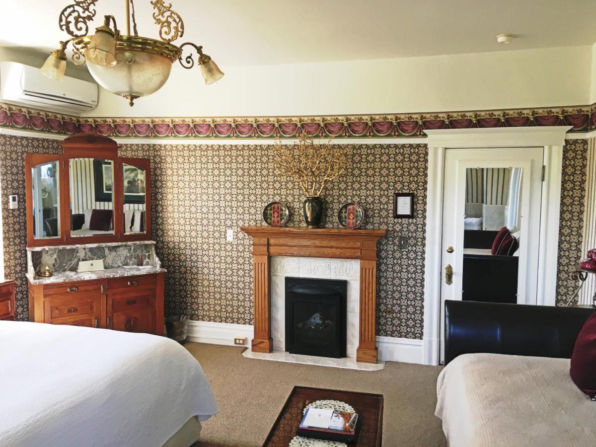 | Churchill Manor