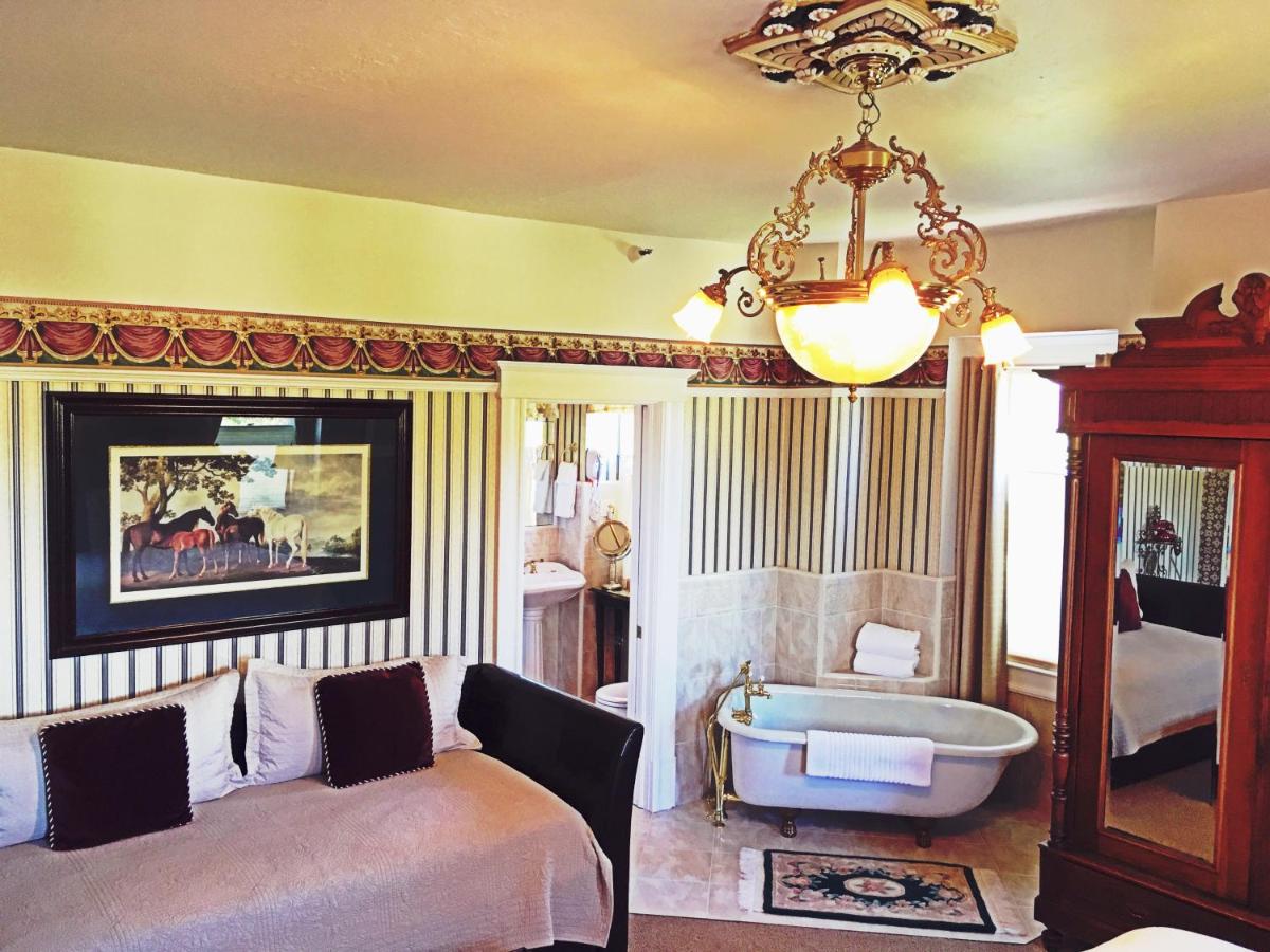  | Churchill Manor
