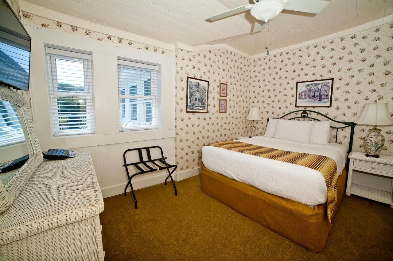 | Georgianne Inn & Suites