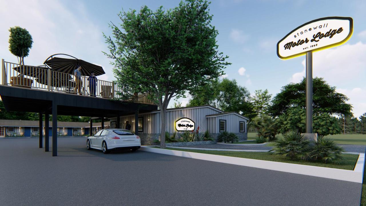 | Stonewall Motor Lodge