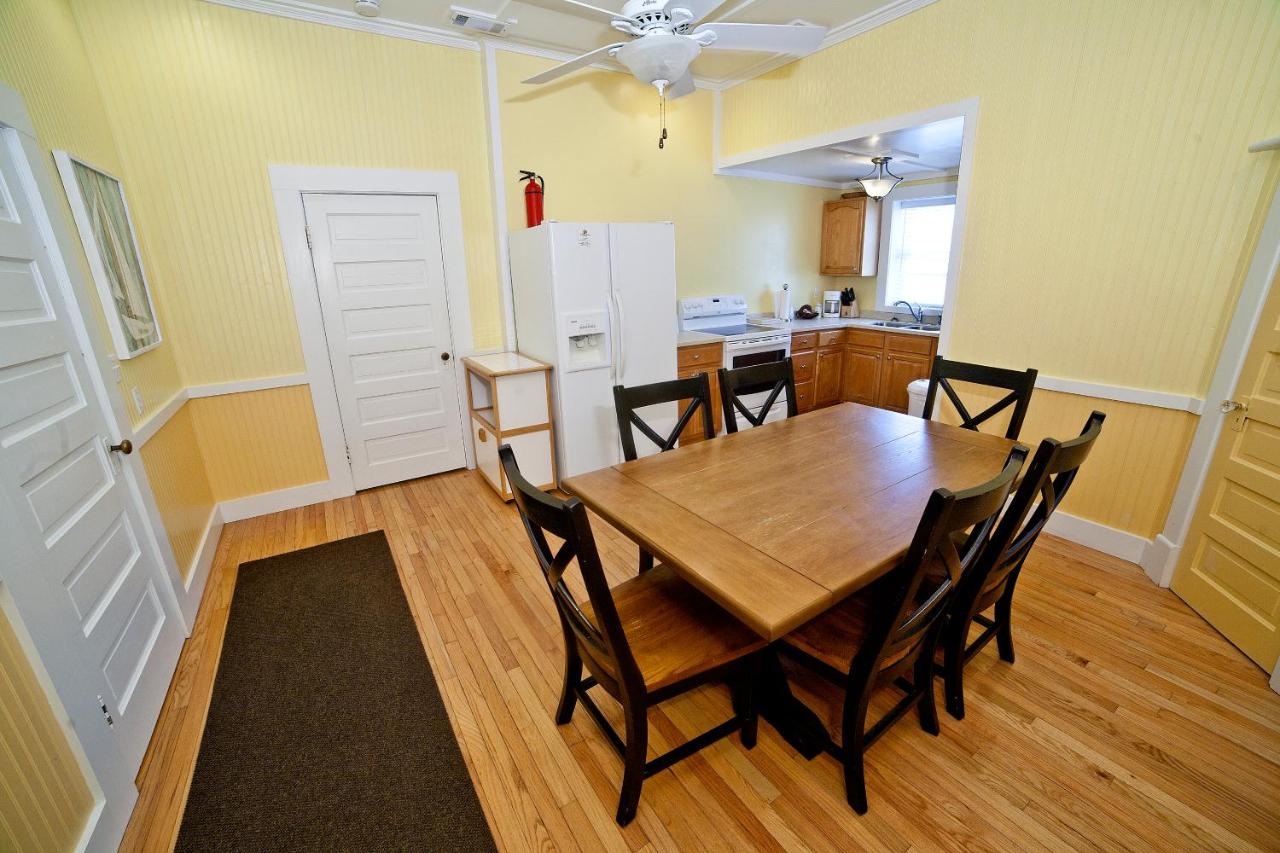 | Georgianne Inn & Suites