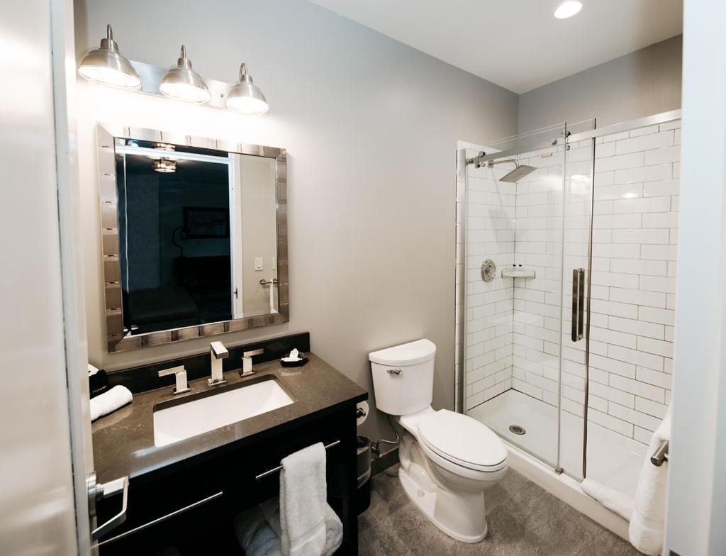 Deluxe Queen Room at The Railroad Inn