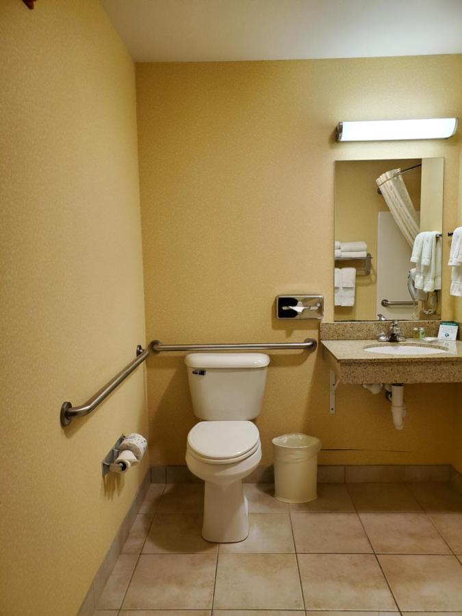  | Boarders Inn & Suites by Cobblestone Hotels - Shawano