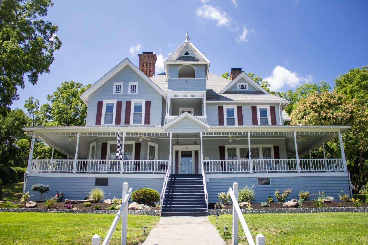  | Hudson Manor Bed & Breakfast