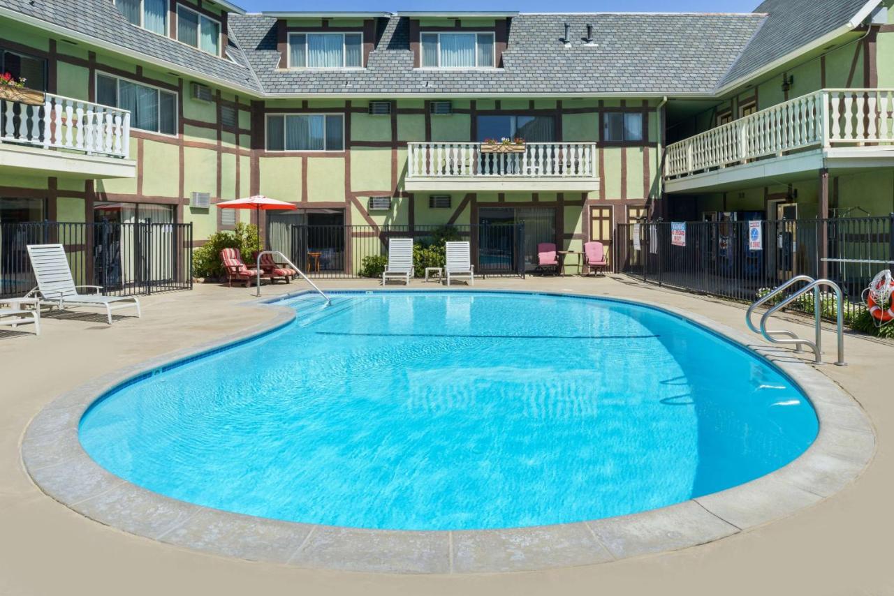 | Svendsgaard's Lodge- Americas Best Value Inn & Suites