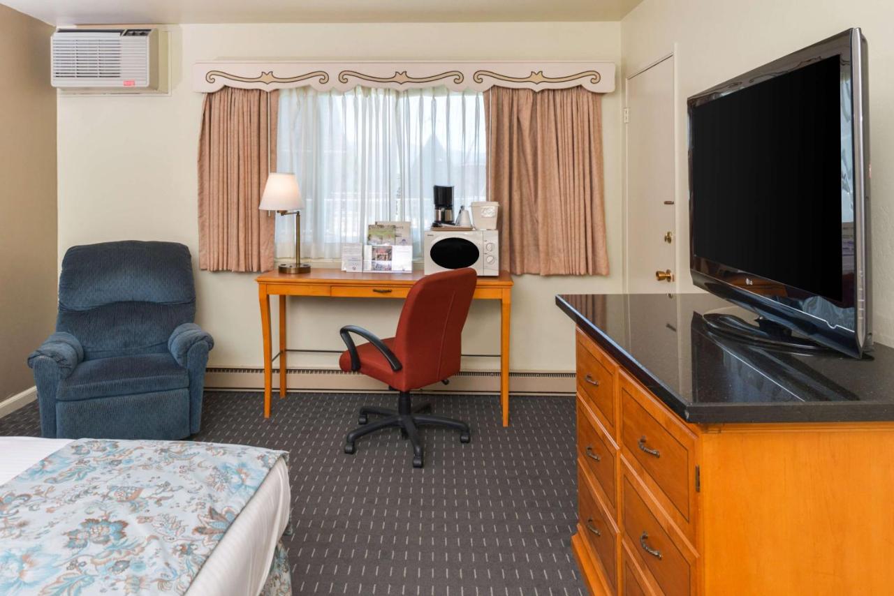 | Svendsgaard's Lodge- Americas Best Value Inn & Suites