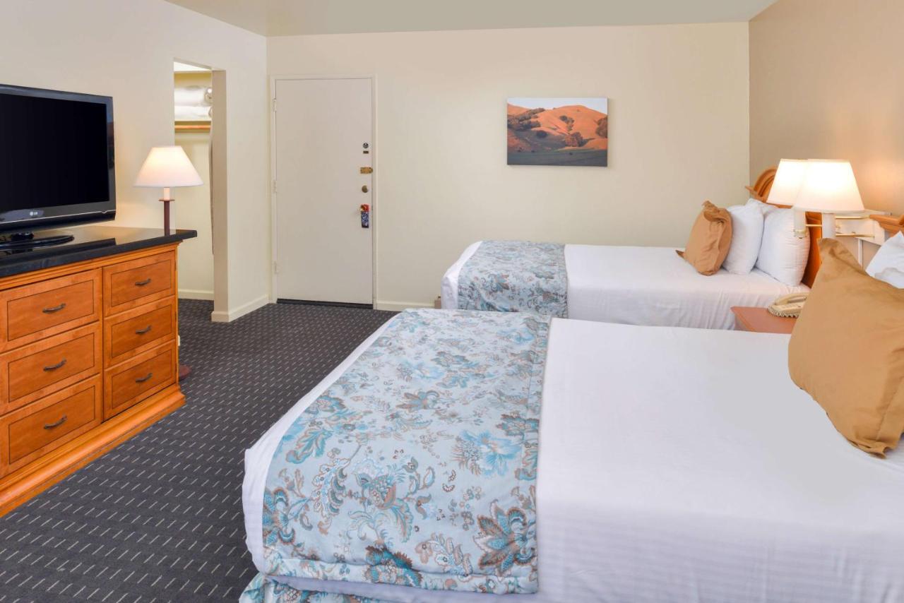 | Svendsgaard's Lodge- Americas Best Value Inn & Suites