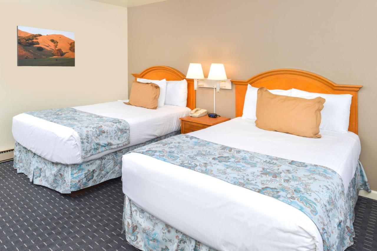 | Svendsgaard's Lodge- Americas Best Value Inn & Suites