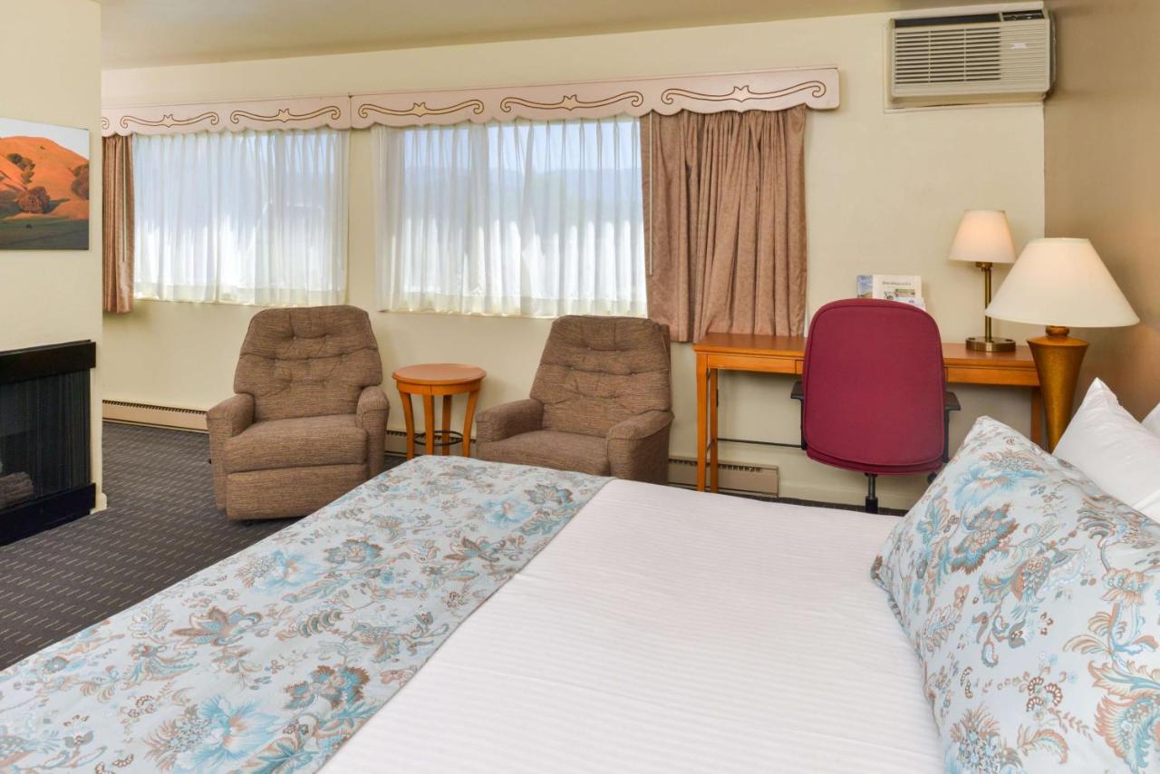 | Svendsgaard's Lodge- Americas Best Value Inn & Suites