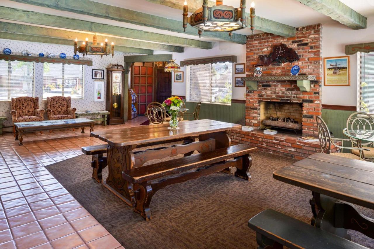 | Svendsgaard's Lodge- Americas Best Value Inn & Suites