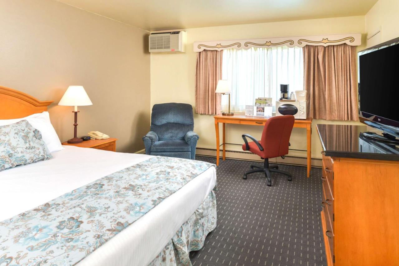 | Svendsgaard's Lodge- Americas Best Value Inn & Suites