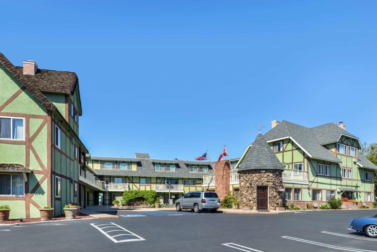| Svendsgaard's Lodge- Americas Best Value Inn & Suites