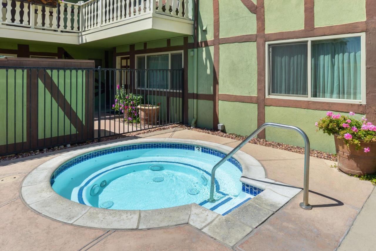 | Svendsgaard's Lodge- Americas Best Value Inn & Suites