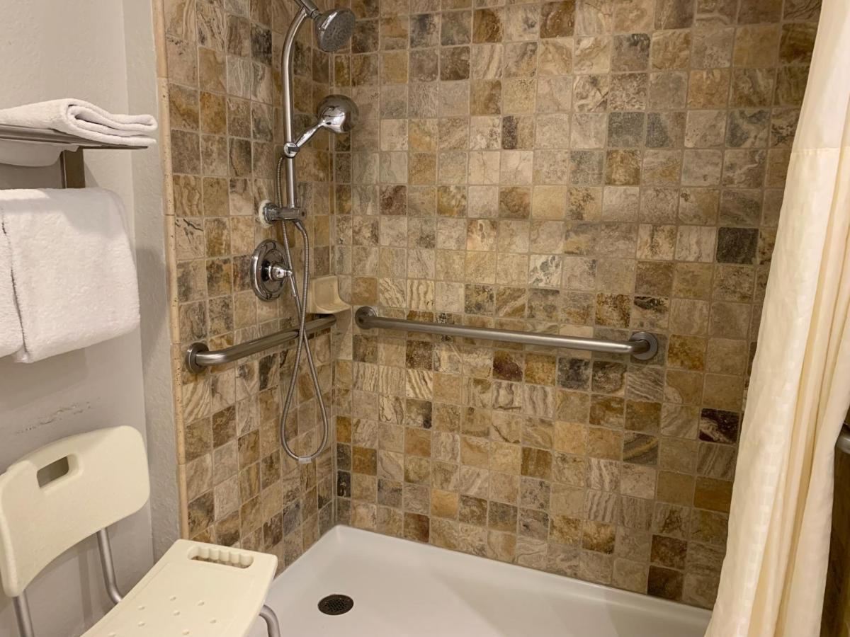 Queen Room - Disability Access at Cannery Row Inn