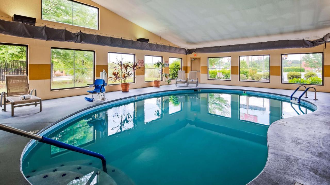| Best Western Plus Strawberry Inn & Suites