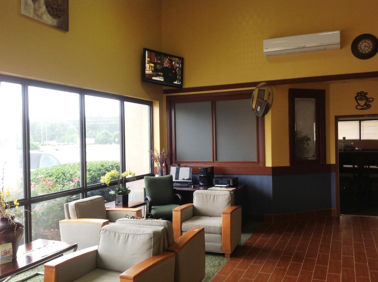 | Days Inn by Wyndham Fayetteville-South/I-95 Exit 49