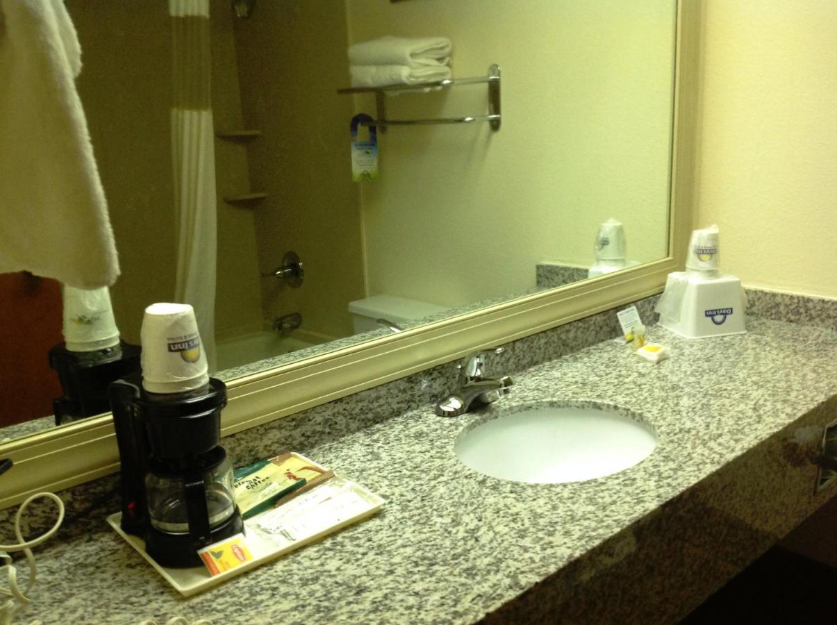 | Days Inn by Wyndham Fayetteville-South/I-95 Exit 49