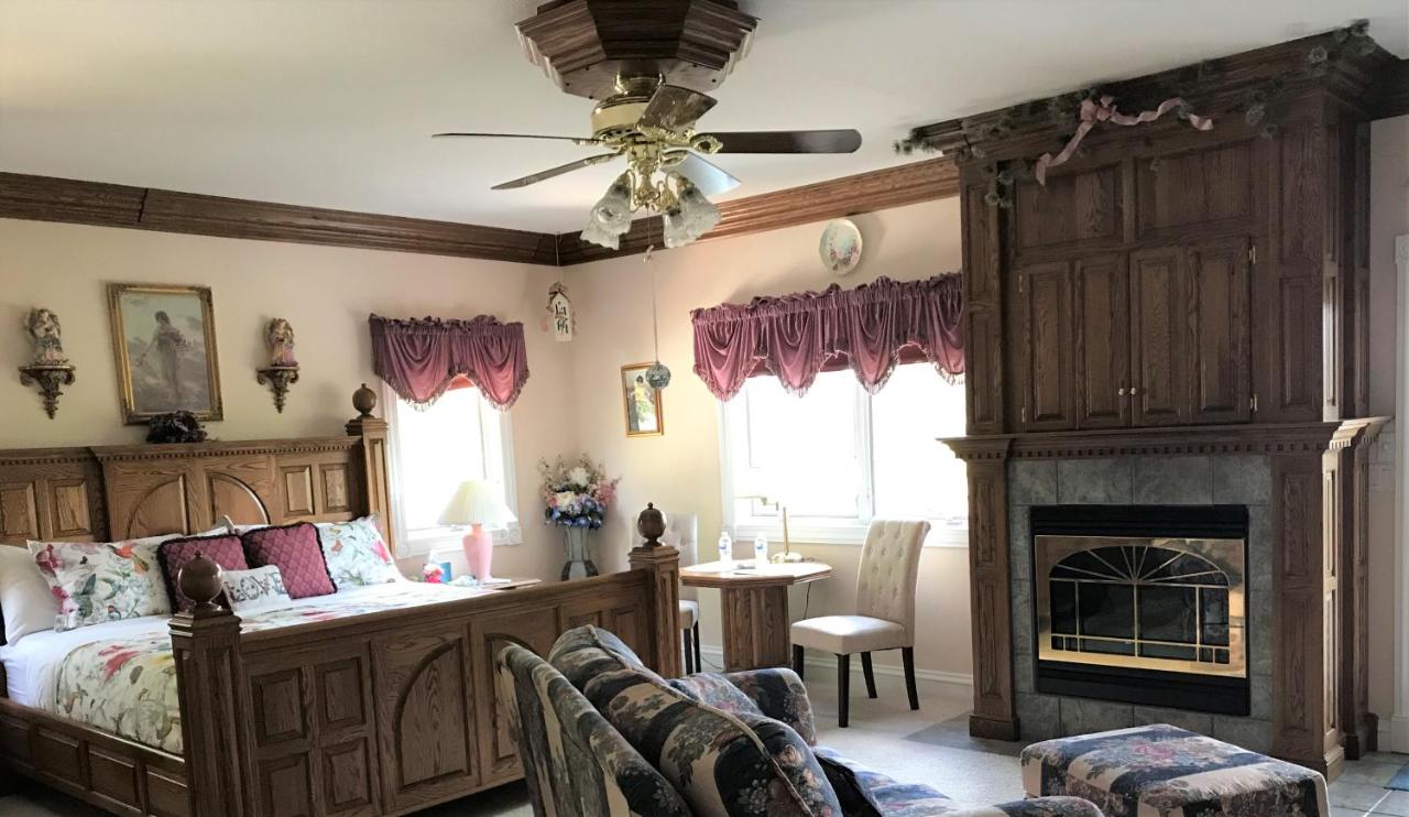 | Sonnenhof Lakewood Manor Bed and Breakfast.