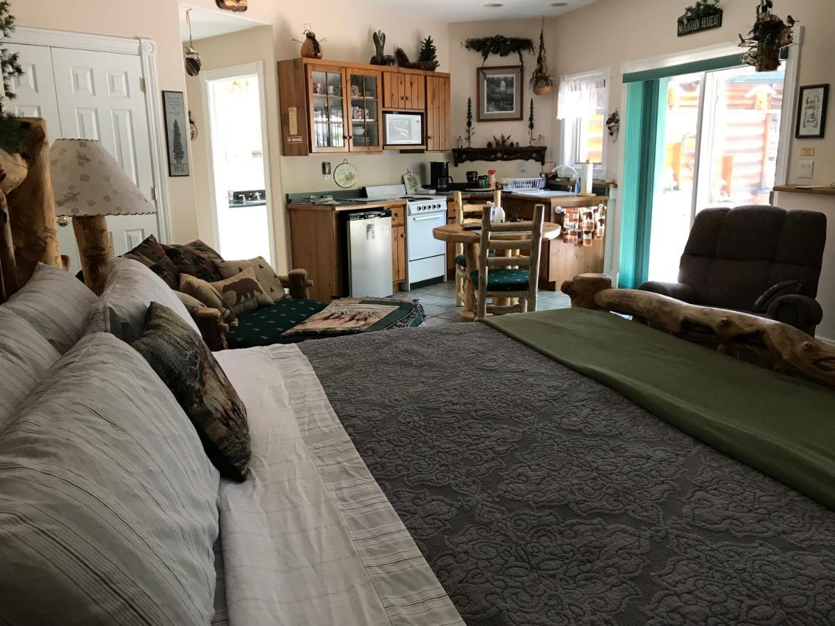 | Sonnenhof Lakewood Manor Bed and Breakfast.