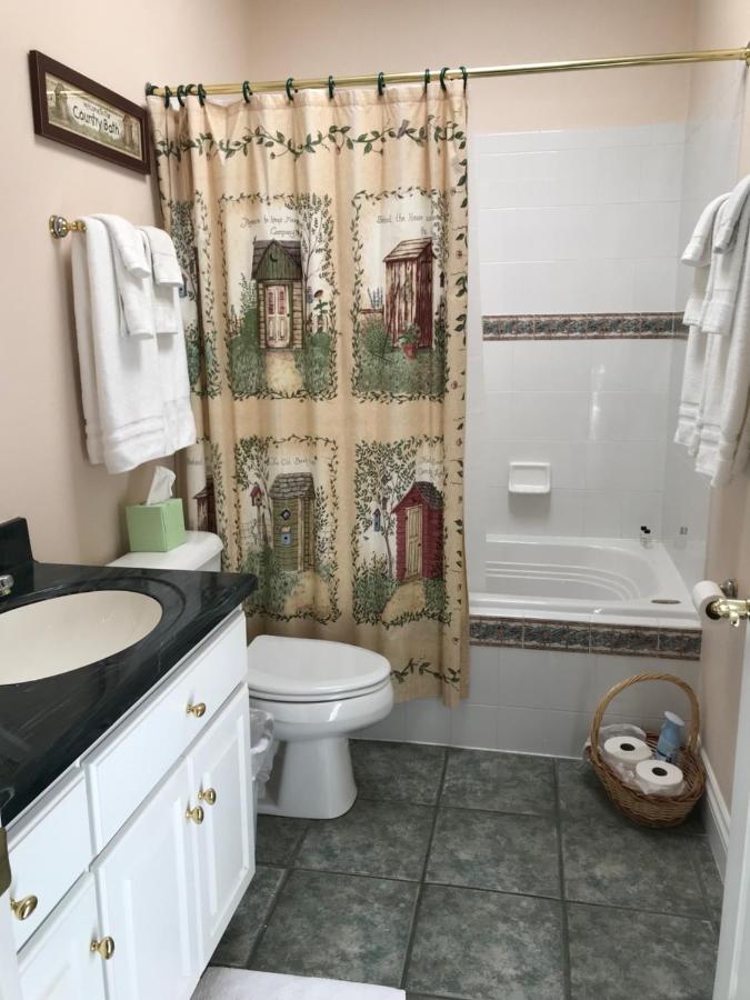 | Sonnenhof Lakewood Manor Bed and Breakfast.