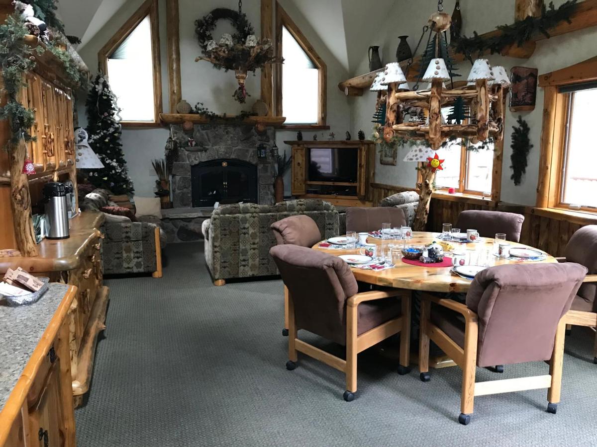 | Sonnenhof Lakewood Manor Bed and Breakfast.