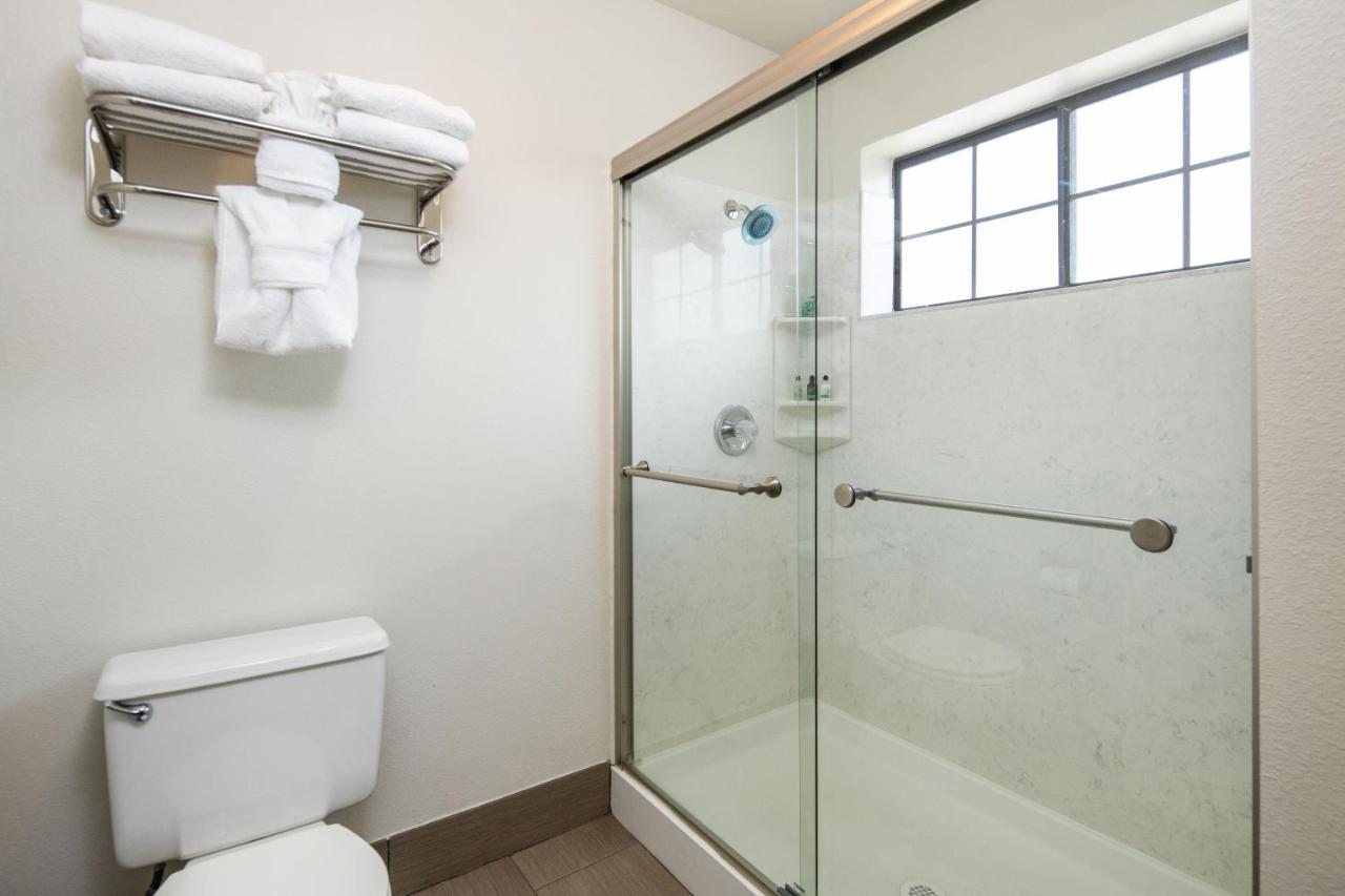 King Room - Non-Smoking at Ramada by Wyndham Mountain View