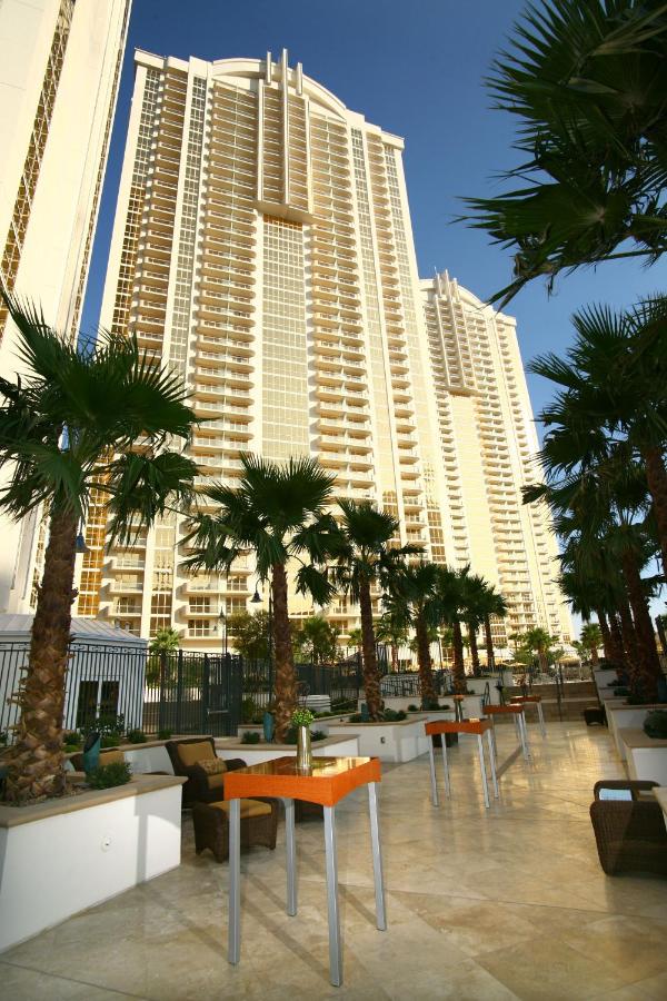 Junior Vista Balcony at Luxury Suites International At The Signature