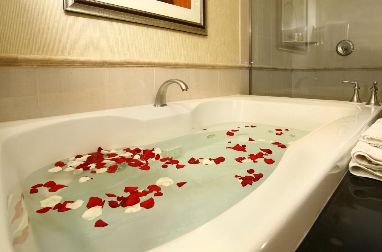 Junior Suite with Balcony at Luxury Suites International At The Signature