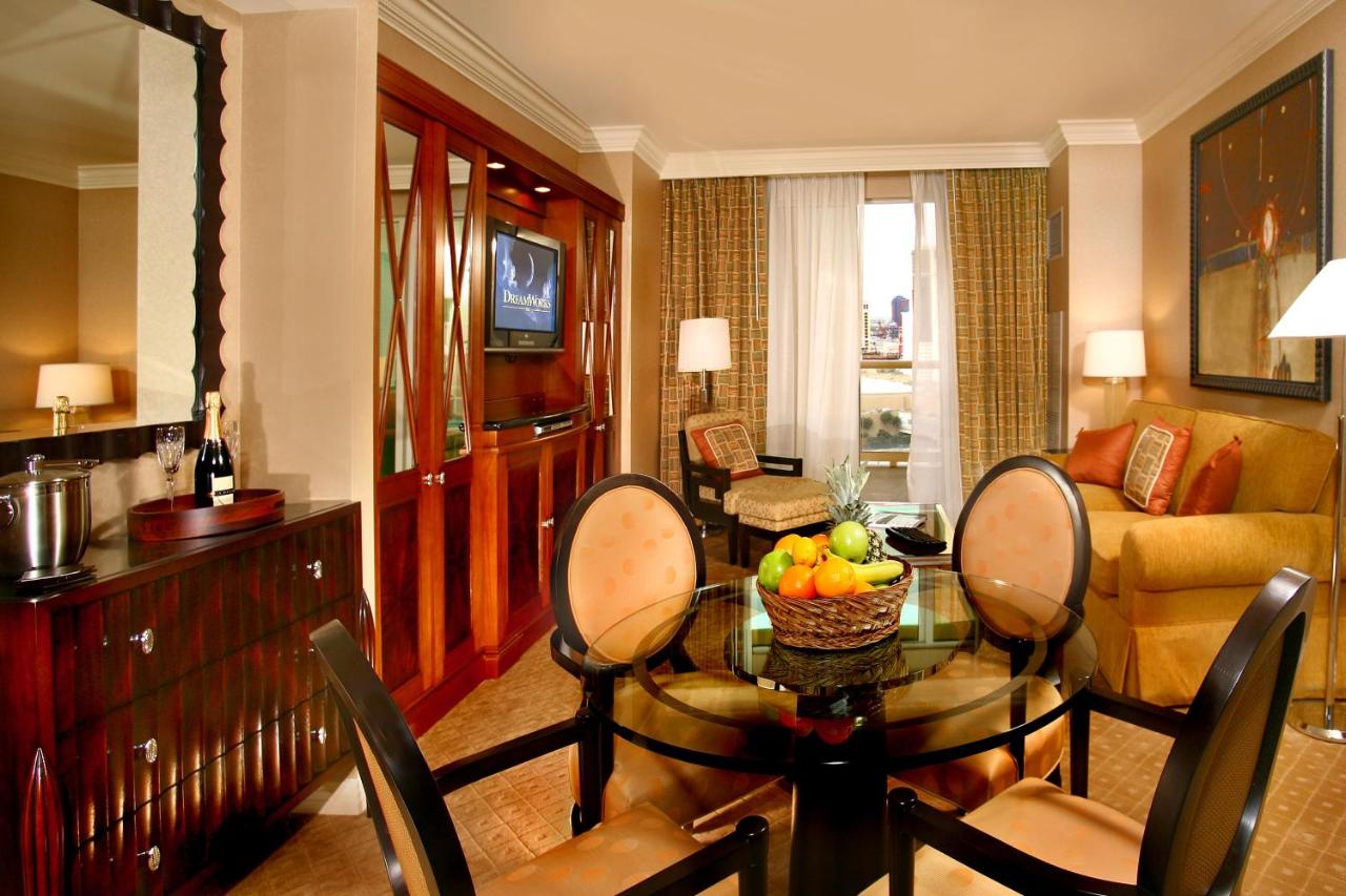 One-Bedroom Suite at Luxury Suites International At The Signature