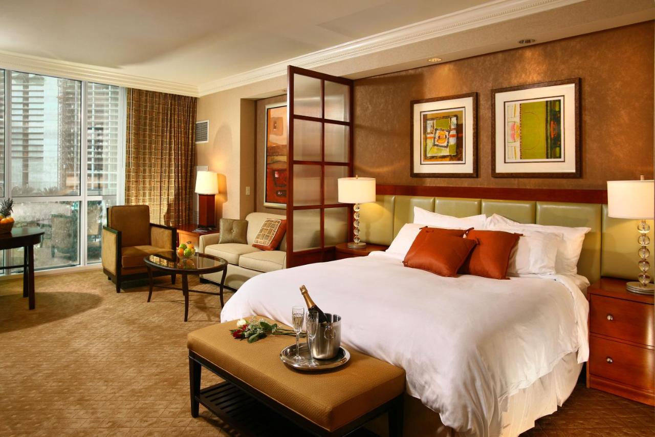 Junior Suite with Balcony at Luxury Suites International At The Signature