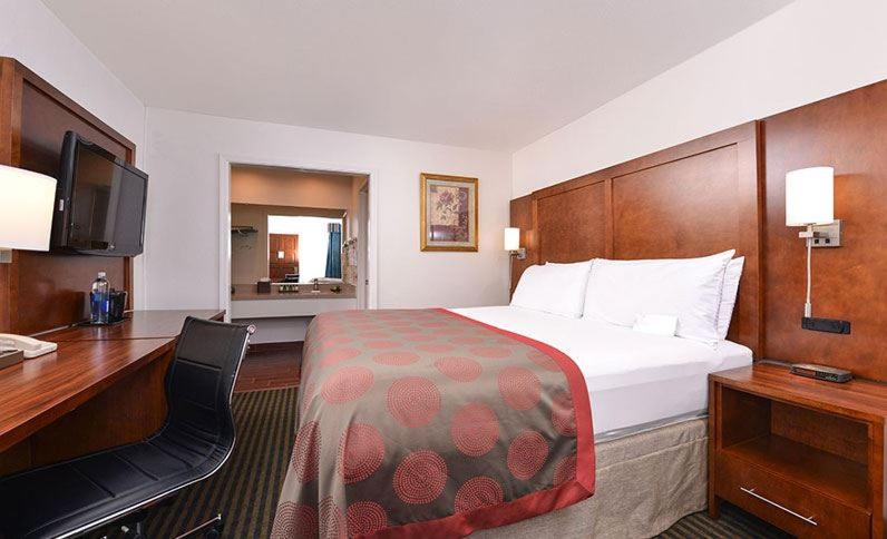 King Room with Jetted Tub - Non-Smoking at Ramada by Wyndham Mountain View