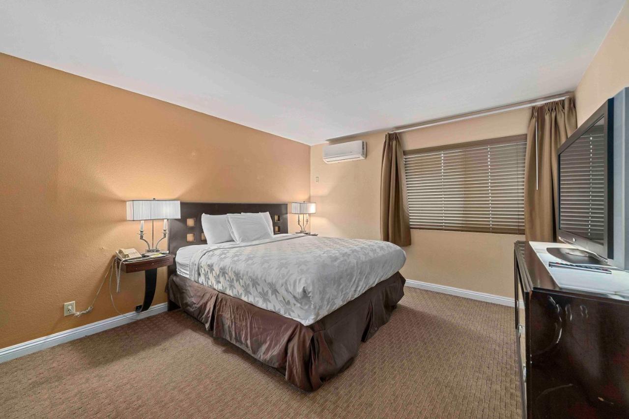 Standard King Room at Lemon Tree Hotel & Suites Anaheim