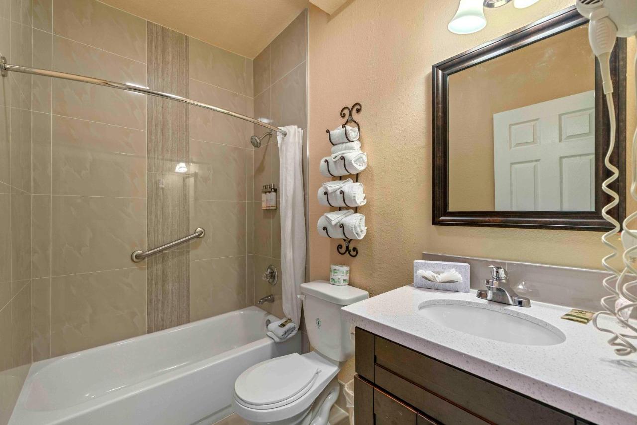 Standard Queen Room with Two Queen Beds at Lemon Tree Hotel & Suites Anaheim