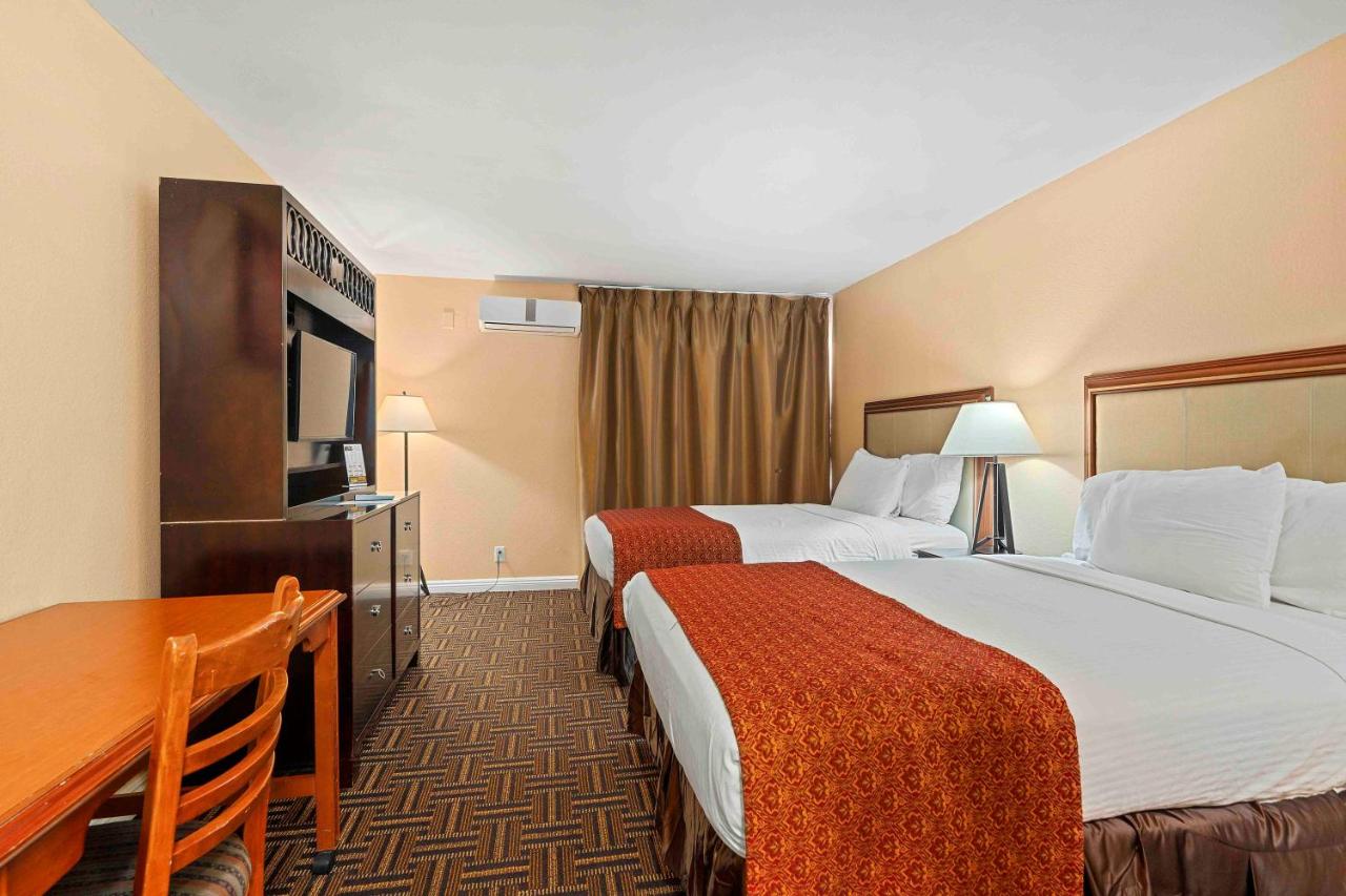 Standard Queen Room at Lemon Tree Hotel & Suites Anaheim