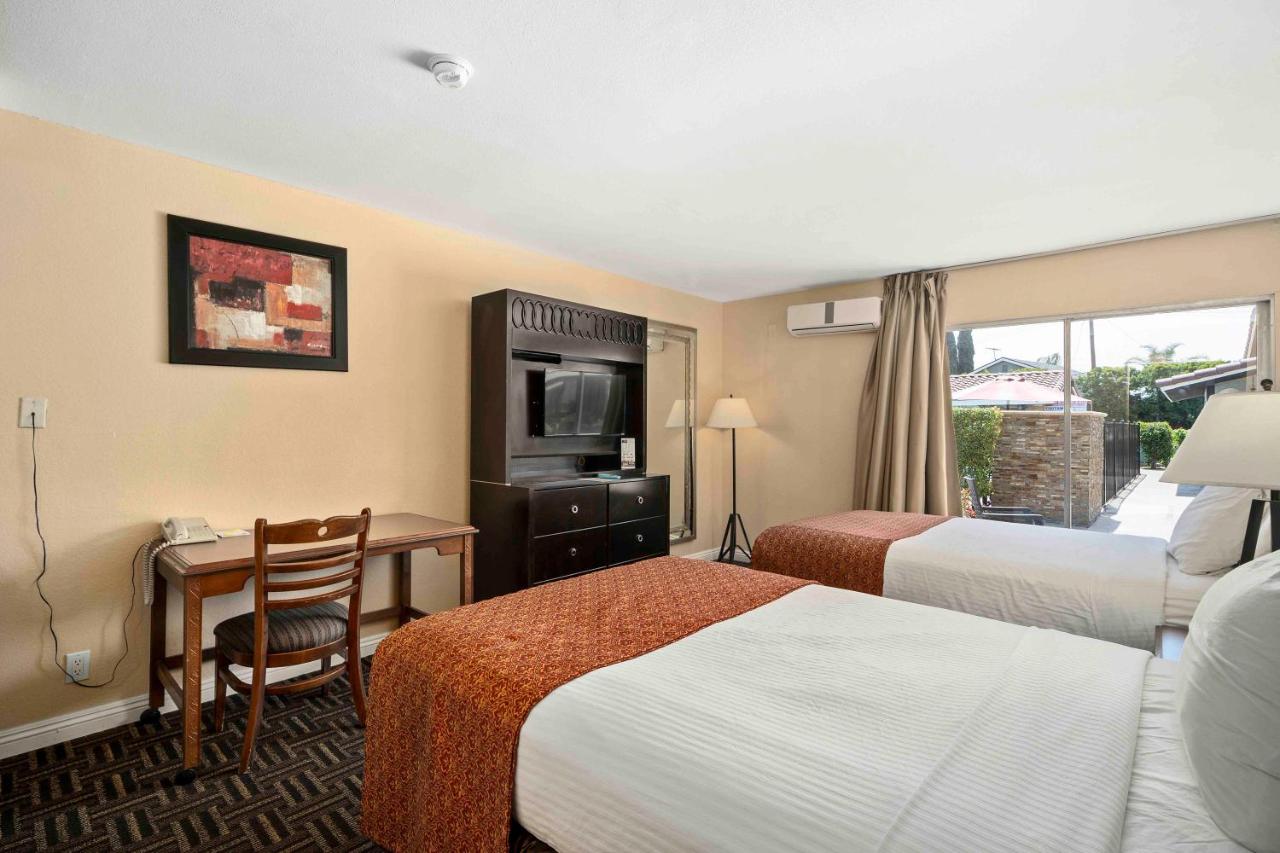 Suite with Patio at Lemon Tree Hotel & Suites Anaheim