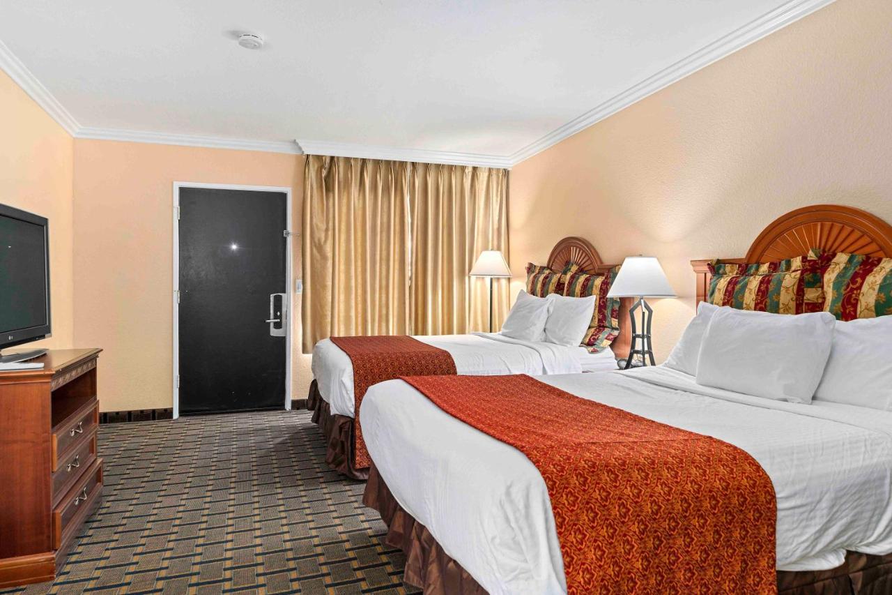 Standard Queen Room with Two Queen Beds at Lemon Tree Hotel & Suites Anaheim
