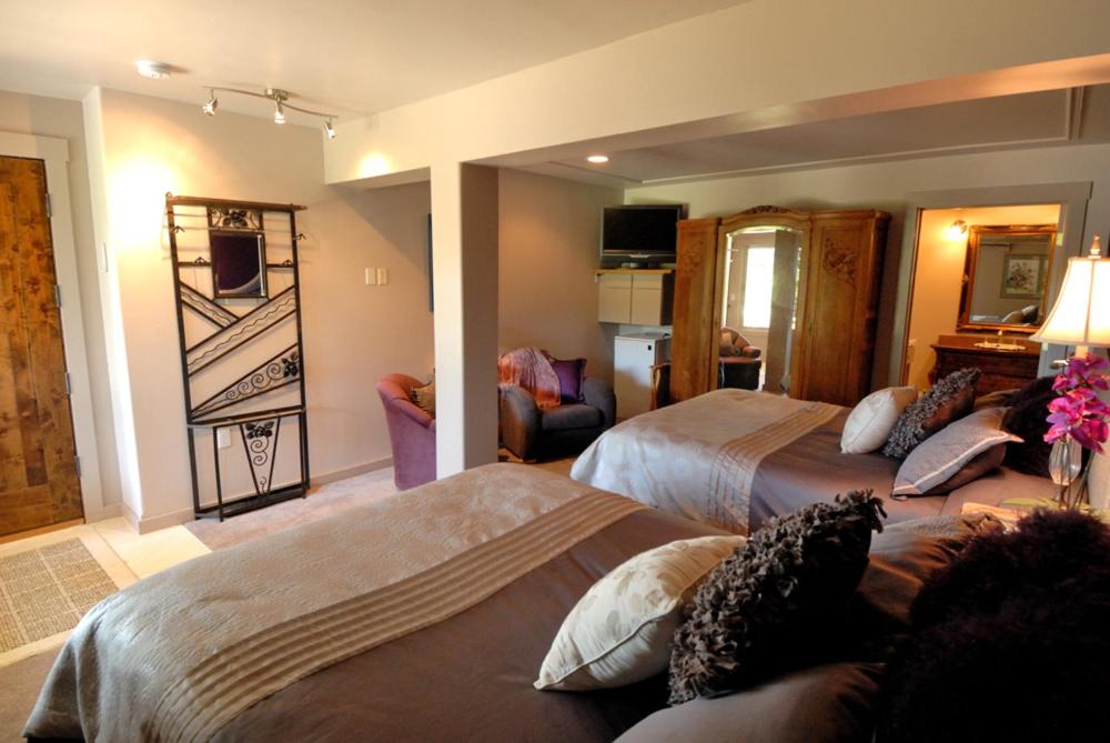 | Swan River Inn