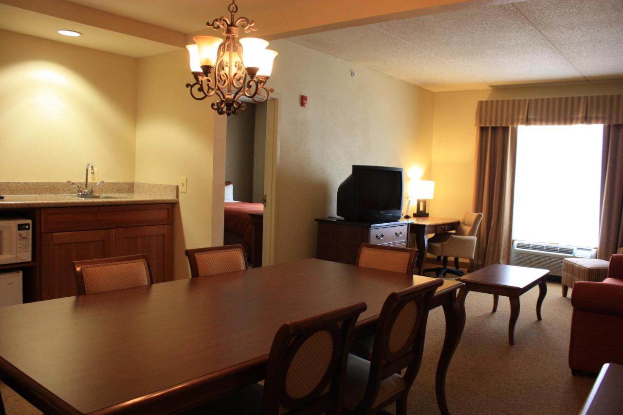 | Country Inn & Suites by Radisson, BWI Airport (Baltimore), MD