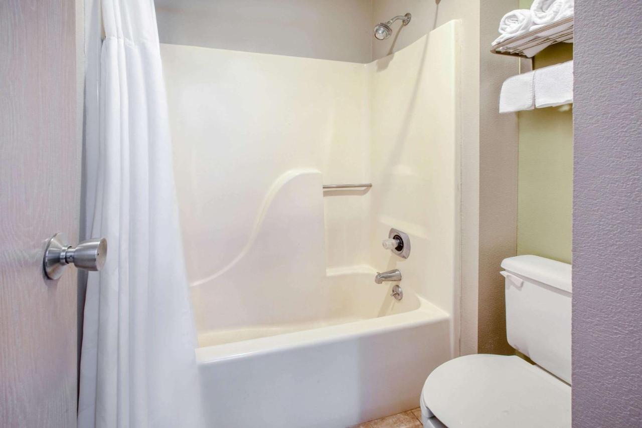 King Suite- Non-Smoking at Baymont by Wyndham Grand Rapids Airport