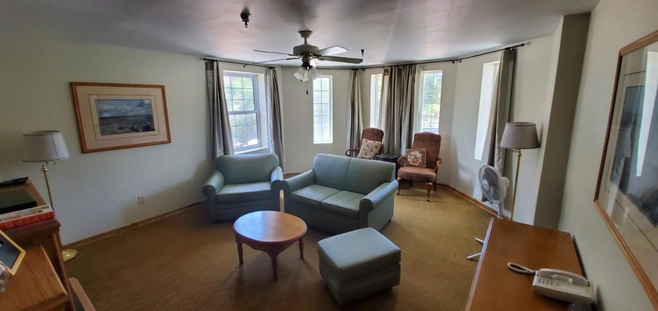 Superior Suite at Roosevelt Inn Mount Rushmore
