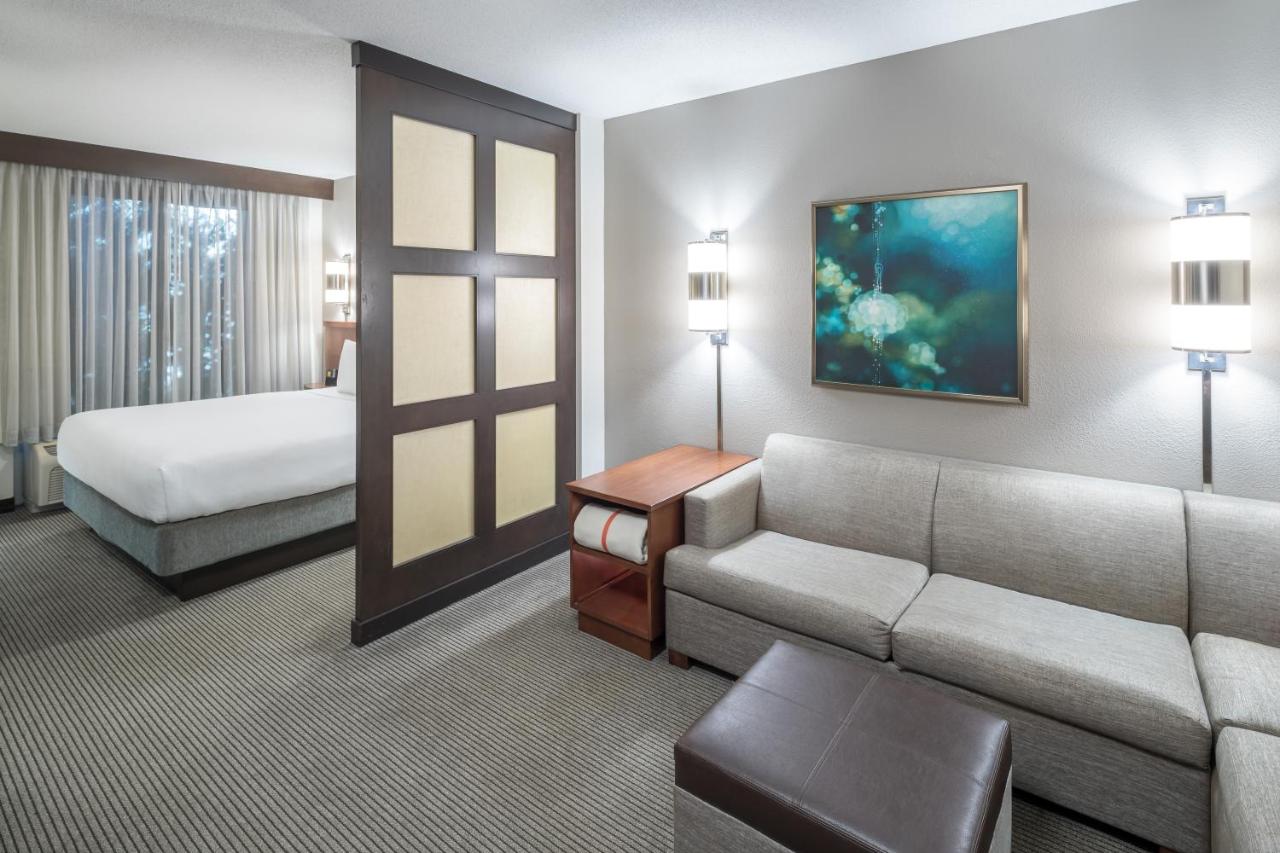 King Room with Sofa Bed - High Floor at Hyatt Place Jacksonville Airport