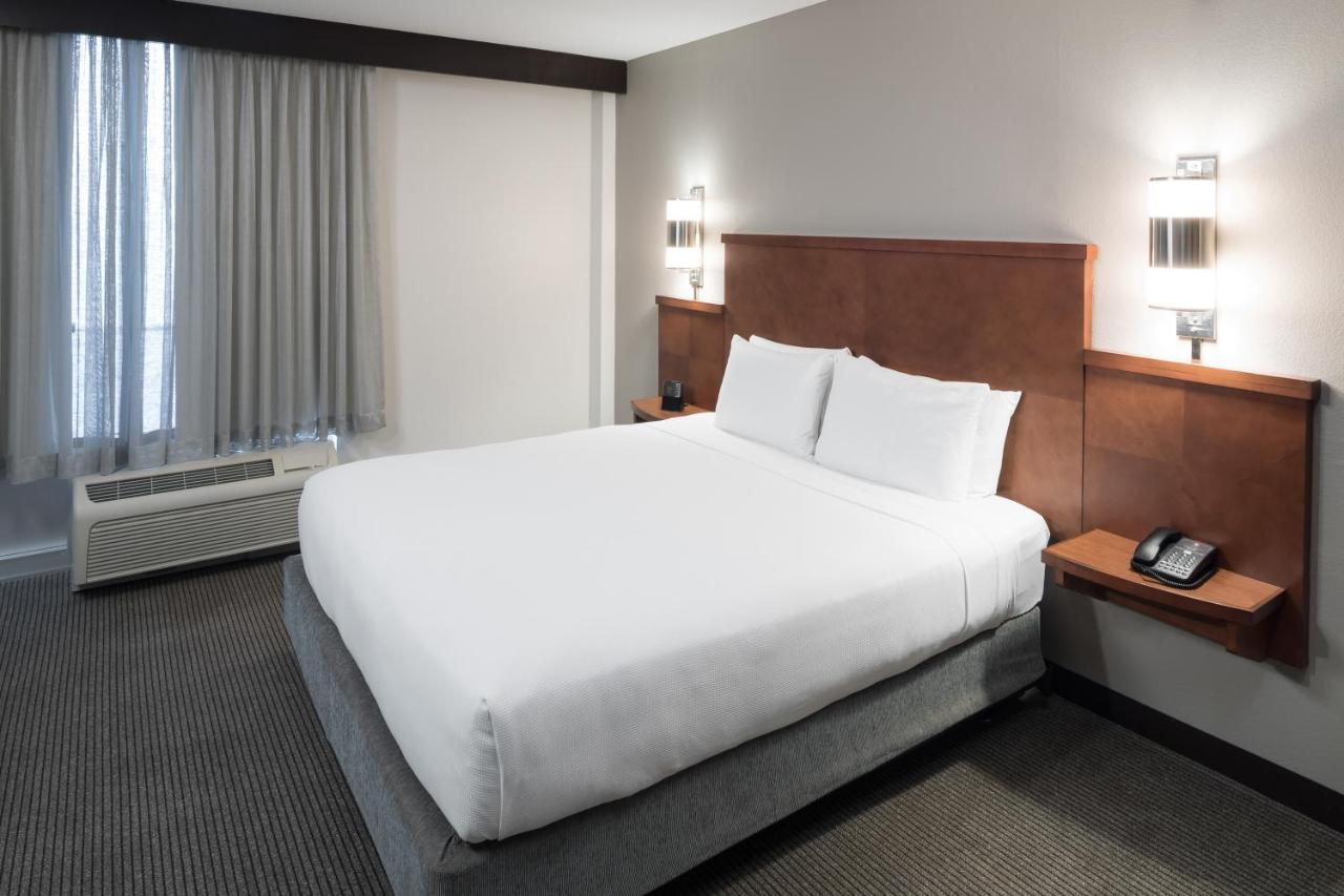 King Room with Sofa Bed at Hyatt Place Jacksonville Airport