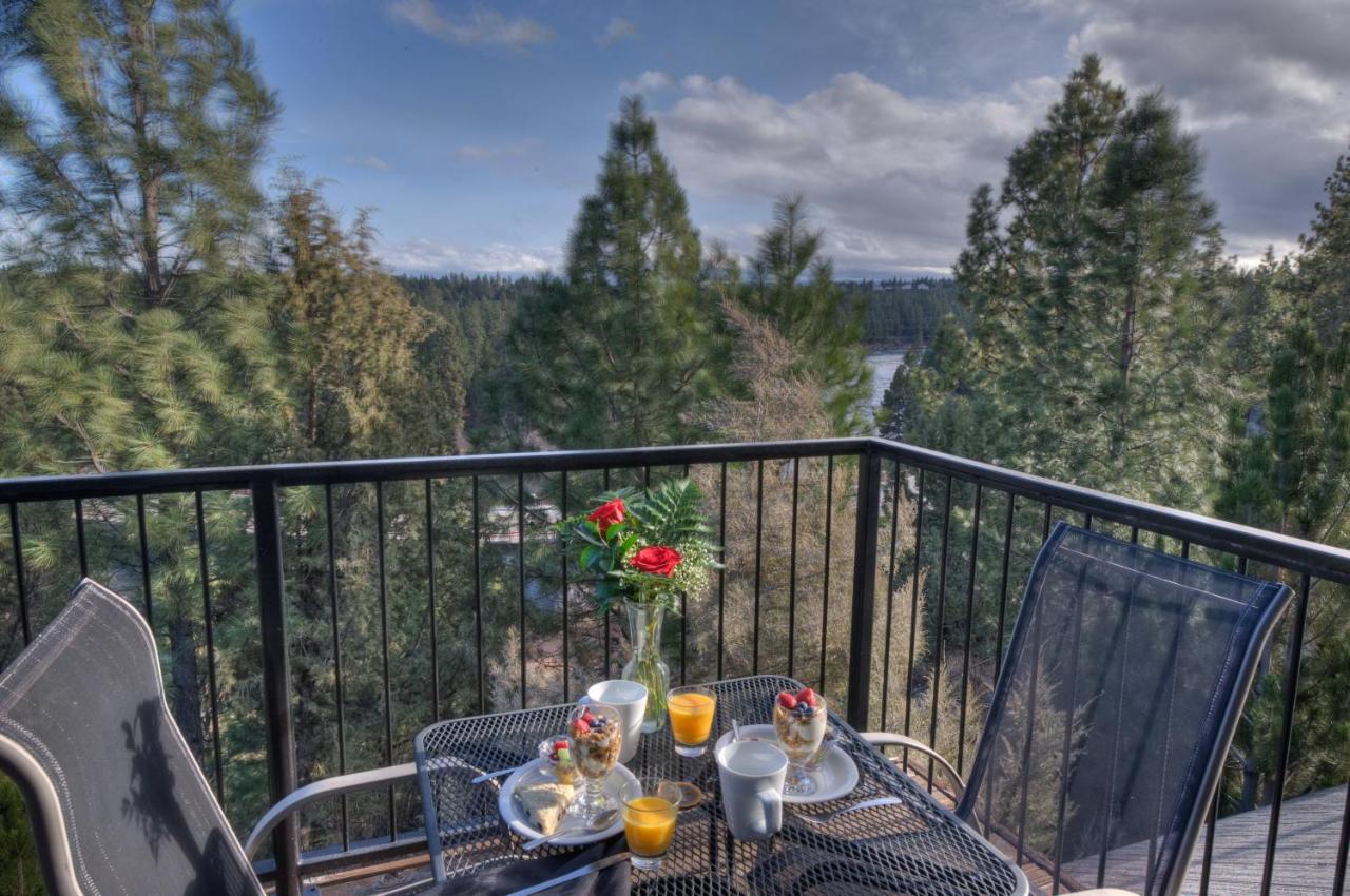 Deluxe Canyon View Suite with River View at Pine Ridge Inn