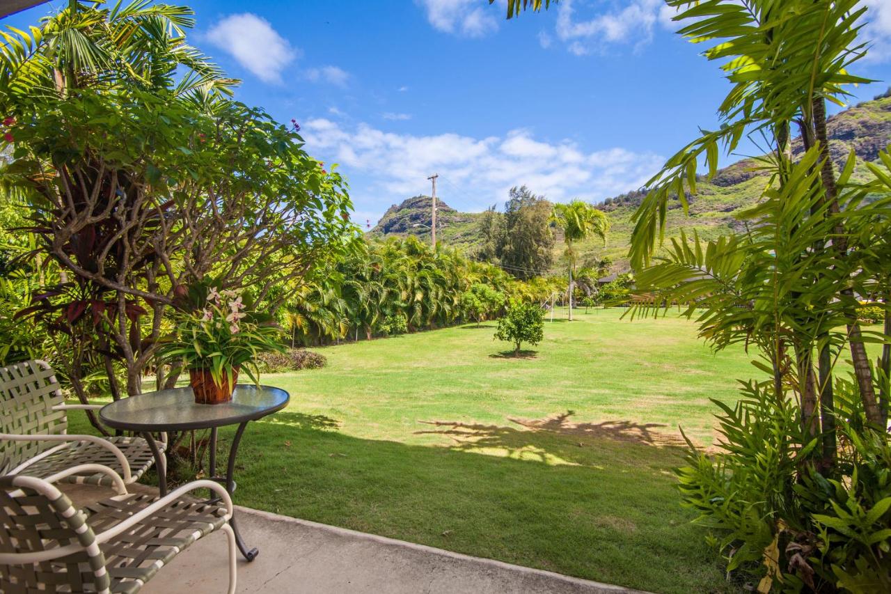 Queen Room with Patio at Kauai Inn