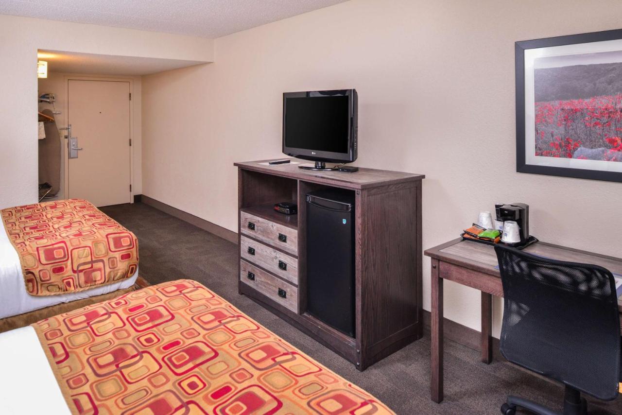 Queen Room with Two Queen Beds - Pool View at Best Western Kelly Inn
